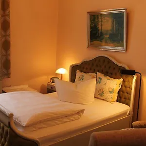 hotel-pension-columbus-am-kurfurstendamm.find-berlin-hotels.com/